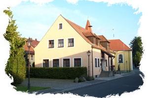 Rathaus und St. Barbara-Kirche